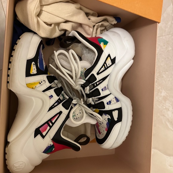 Louis Vuitton Sneakers - Picture 7 of 8